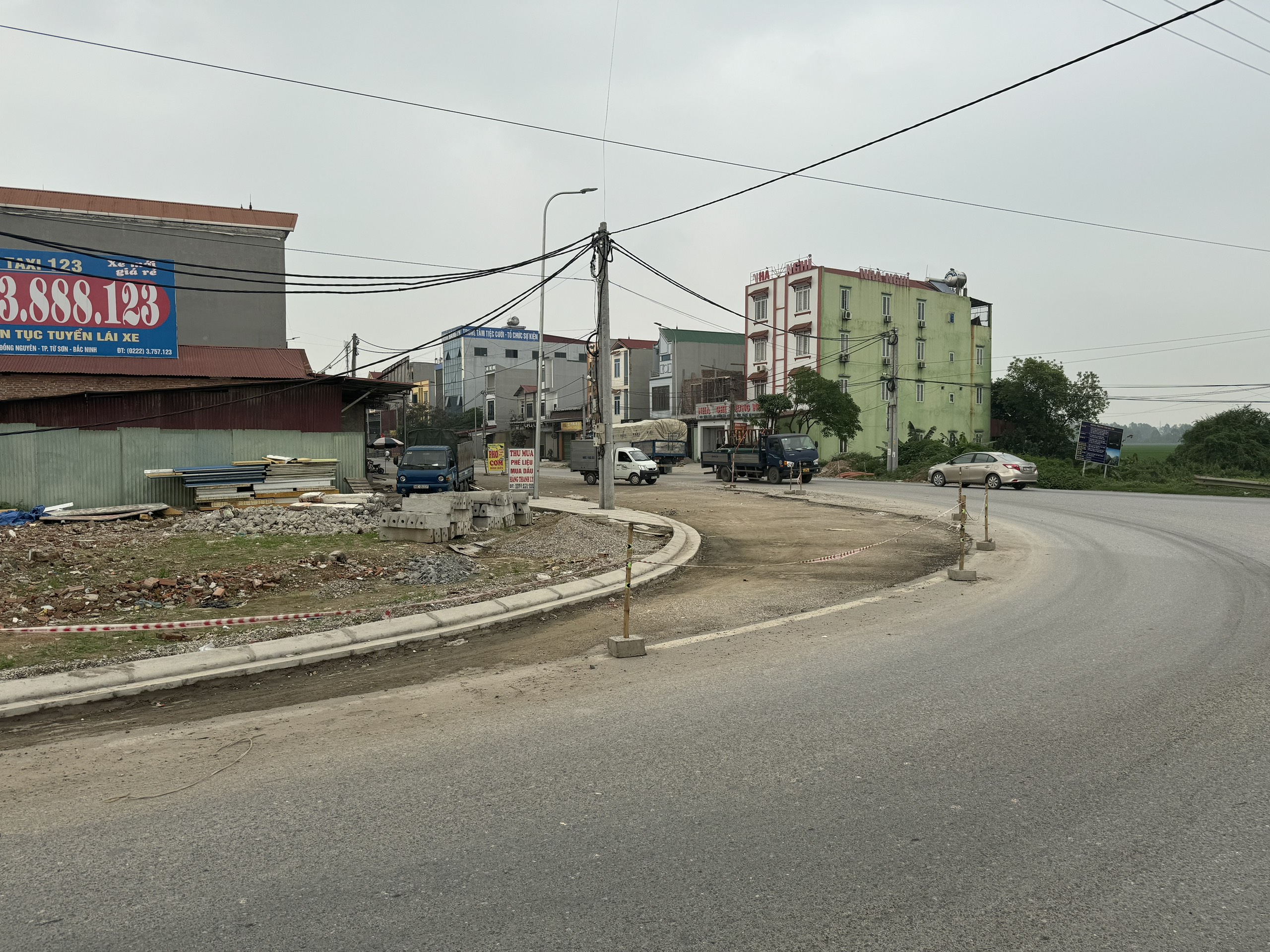 Bắc Ninh: Dự án cải tạo Tỉnh lộ 295 địa bàn huyện Yên Phong, vẫn là cách thi công thiếu an toàn- Ảnh 9.