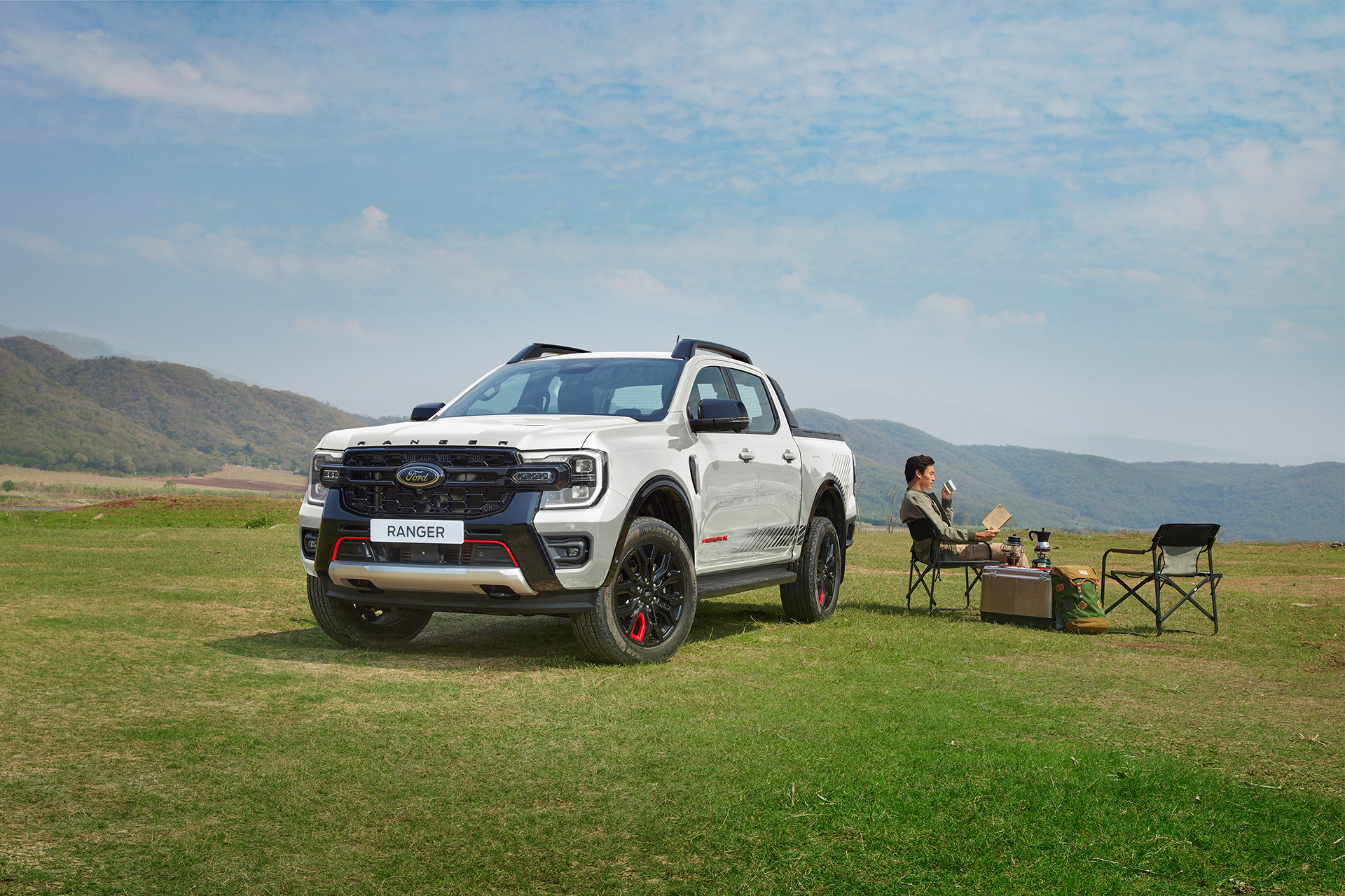 Ford Ranger Stormtrak trang bị hàng loạt tiện ích được những khách hàng ưa chuộng xe bán tải chờ đợi.