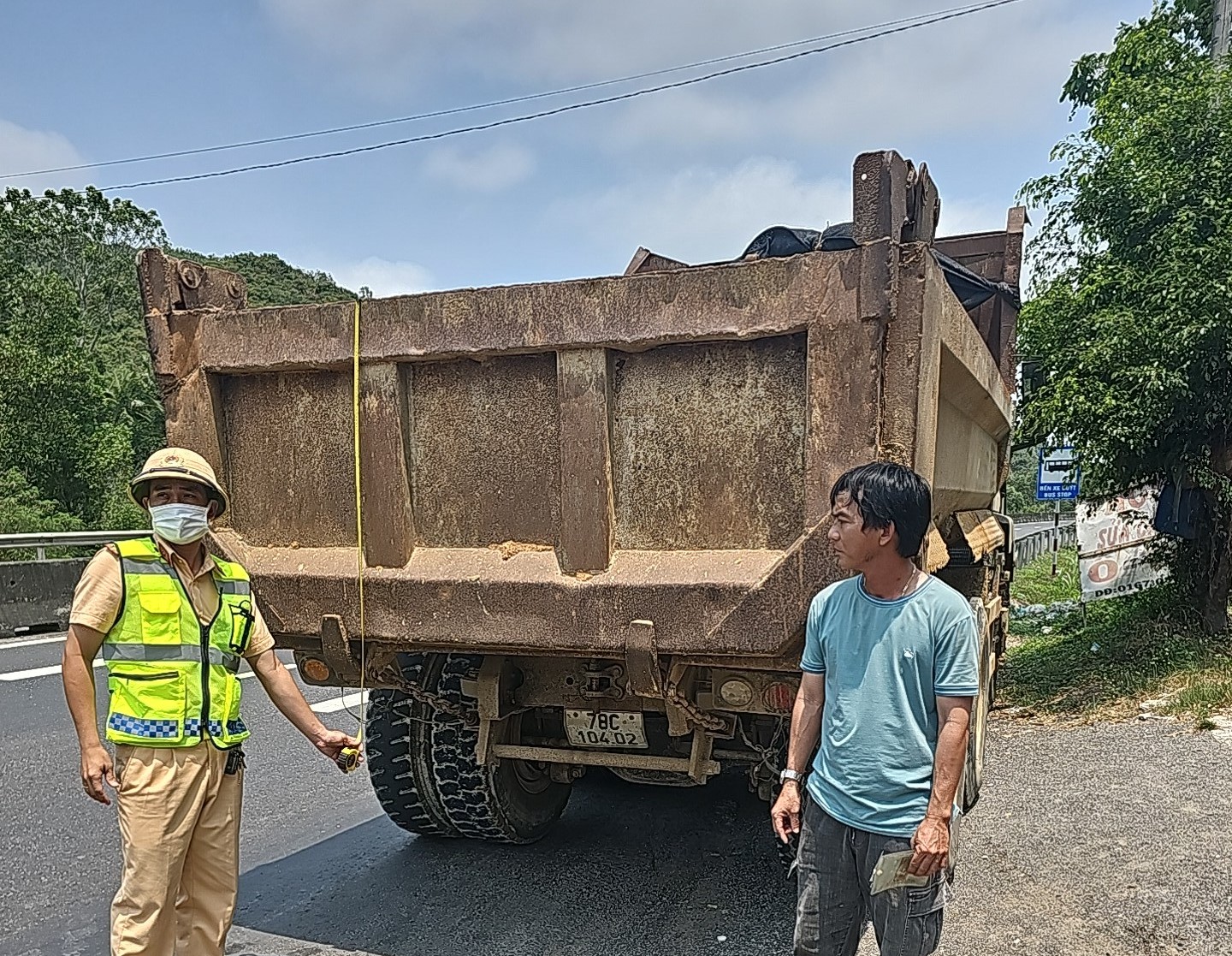 CSGT Phú Yên phát hiện, xử lý xe ben cơi nới kích thước thành thùng- Ảnh 3.