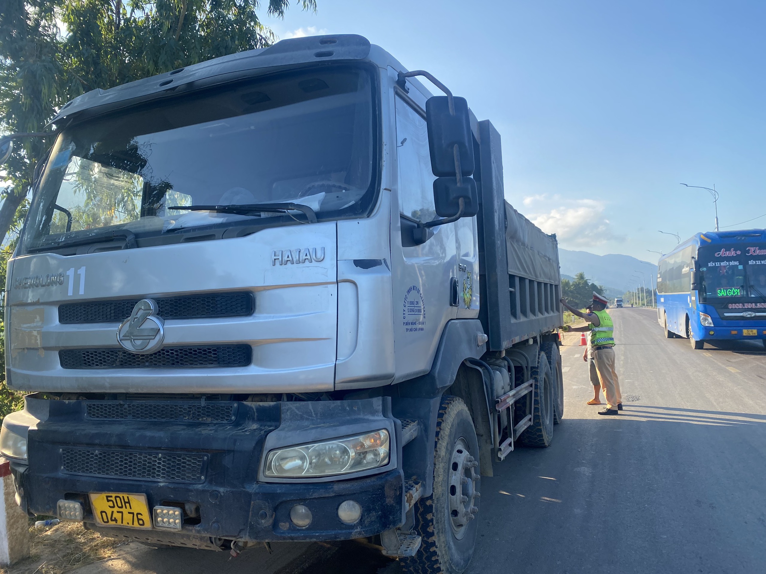 CSGT Phú Yên phát hiện, xử lý xe ben cơi nới kích thước thành thùng- Ảnh 5.