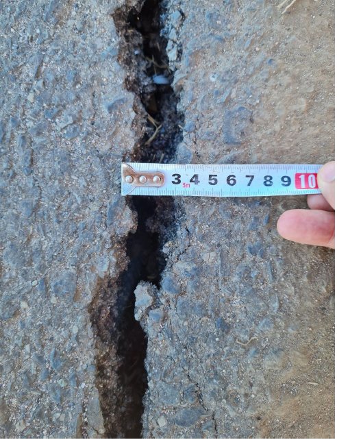 Ngăn chặn sự cố nứt bê tông nhựa trên QL 55- Ảnh 2. Ngăn chặn sự cố nứt bê tông nhựa trên QL 55- Ảnh 2.