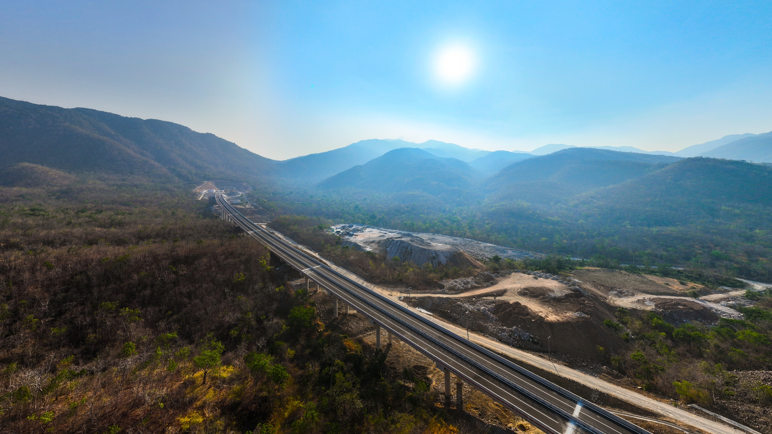 Tuyến cao tốc có hầm đường bộ lớn thứ tư cả nước chuẩn bị đưa vào khai thác- Ảnh 2.