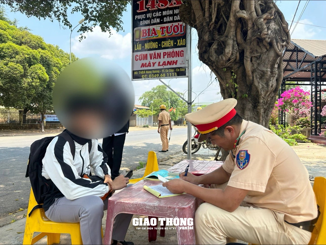 CSGT Đắk Lắk xử lý tình trạng học sinh điều khiển xe máy vi phạm pháp luật về trật tự ATGT- Ảnh 7.