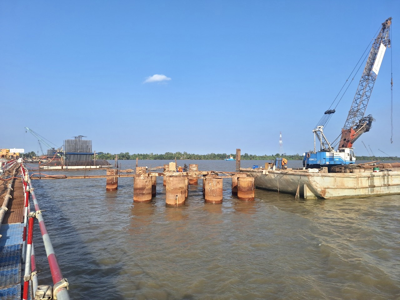 Nhiều khó khăn trong thi công cầu Đại Ngãi- Ảnh 1.