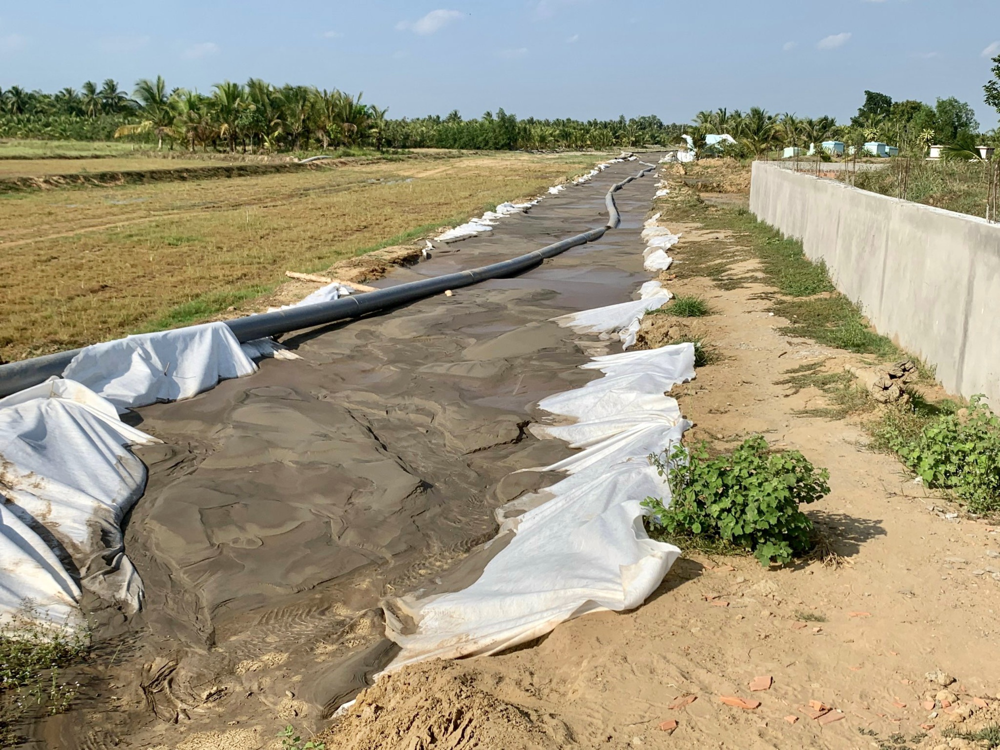 Nhiều khó khăn trong thi công cầu Đại Ngãi- Ảnh 2.