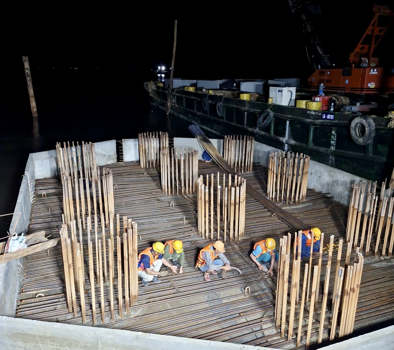 Nhiều khó khăn trong thi công cầu Đại Ngãi- Ảnh 4.