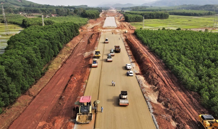 Khẩn trương bù tiến độ hai đoạn tuyến cao tốc Bắc - Nam qua Hà Tĩnh- Ảnh 2.