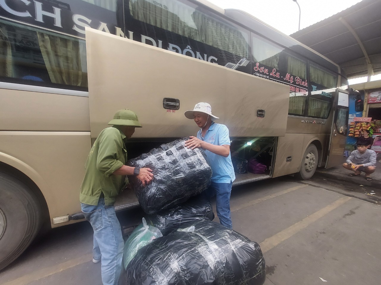 Đi lại dịp nghỉ lễ 30/4-1/5: Các bến xe ở Hà Nội chuẩn bị thế nào?- Ảnh 7. Đi lại dịp nghỉ lễ 30/4-1/5: Các bến xe ở Hà Nội chuẩn bị thế nào?- Ảnh 7.