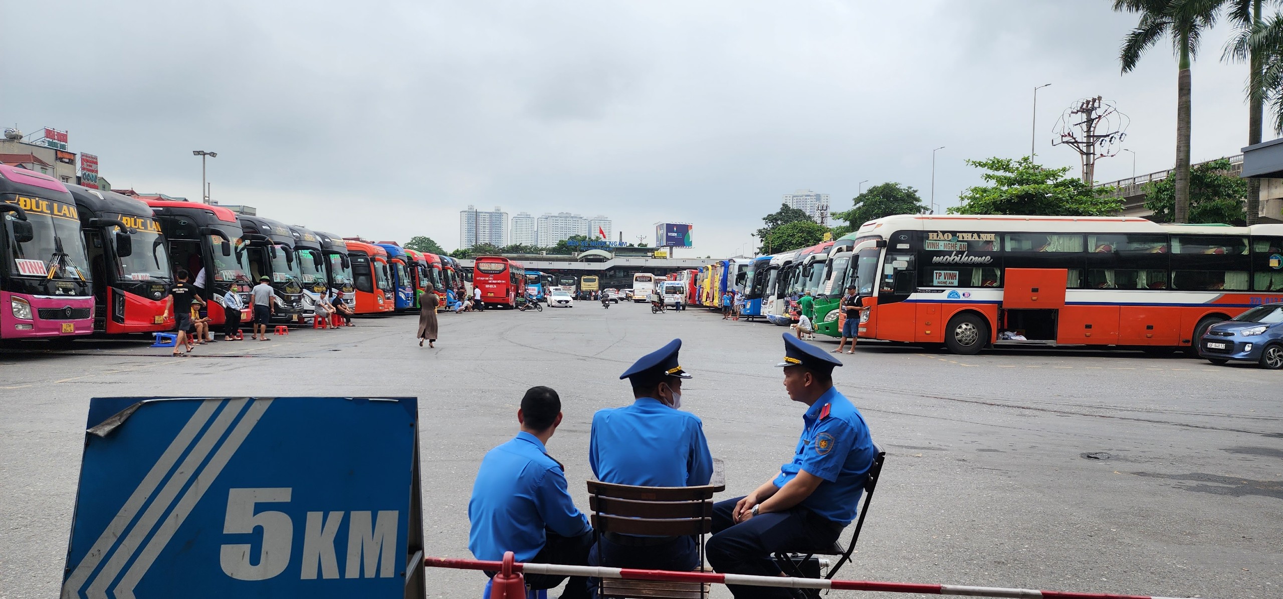 Đi lại dịp nghỉ lễ 30/4-1/5: Các bến xe ở Hà Nội chuẩn bị thế nào?- Ảnh 1. Đi lại dịp nghỉ lễ 30/4-1/5: Các bến xe ở Hà Nội chuẩn bị thế nào?- Ảnh 1.