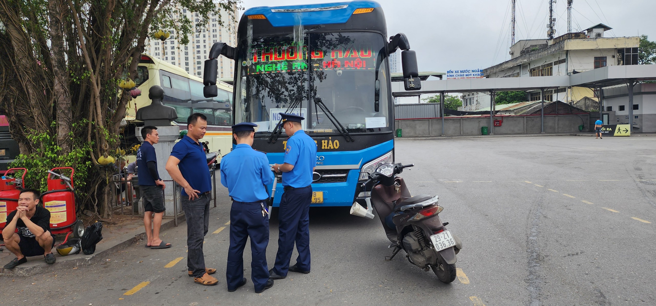 Đi lại dịp nghỉ lễ 30/4-1/5: Các bến xe ở Hà Nội chuẩn bị thế nào?- Ảnh 3. Đi lại dịp nghỉ lễ 30/4-1/5: Các bến xe ở Hà Nội chuẩn bị thế nào?- Ảnh 3.