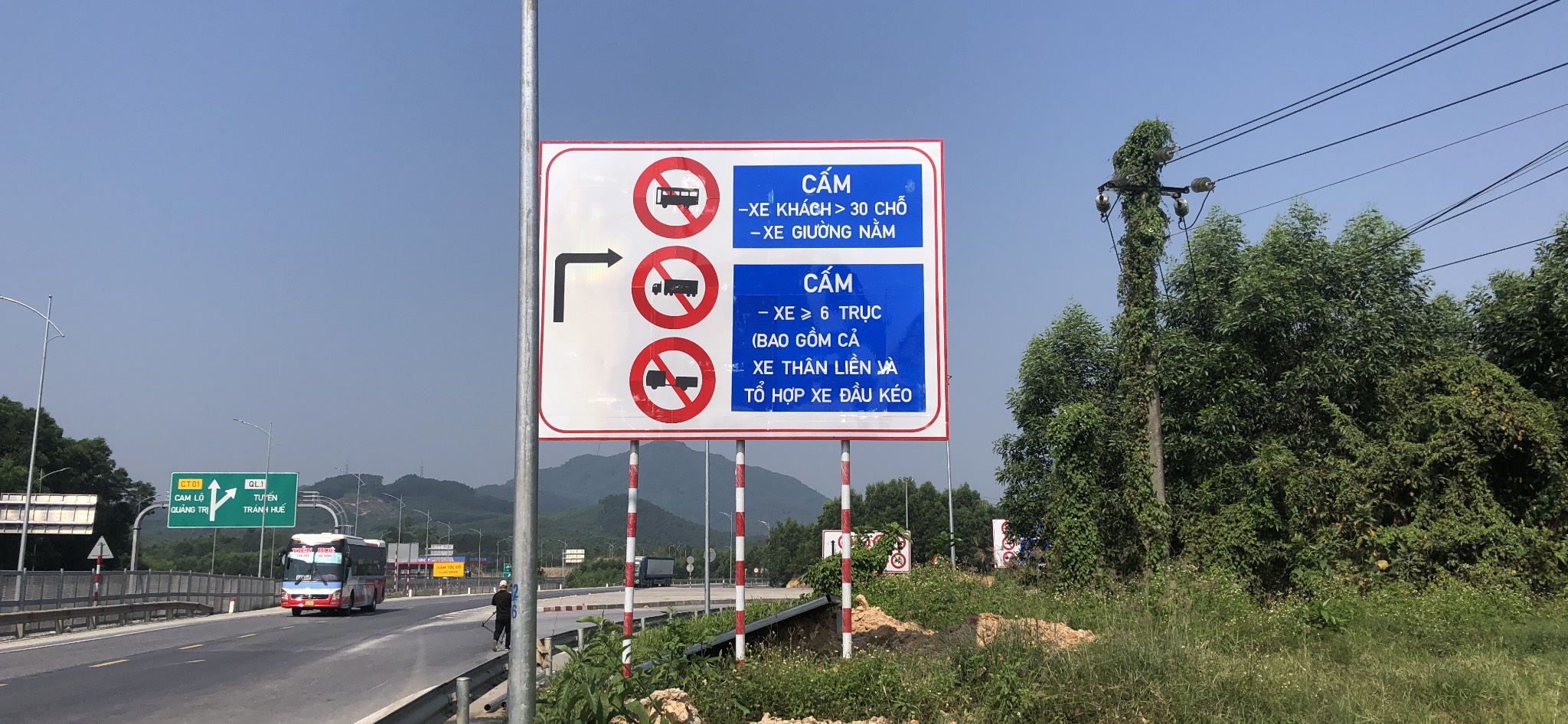 Bổ sung lắp đặt biển báo tại các trạm dừng nghỉ- Ảnh 2. Bổ sung lắp đặt biển báo tại các trạm dừng nghỉ- Ảnh 2.