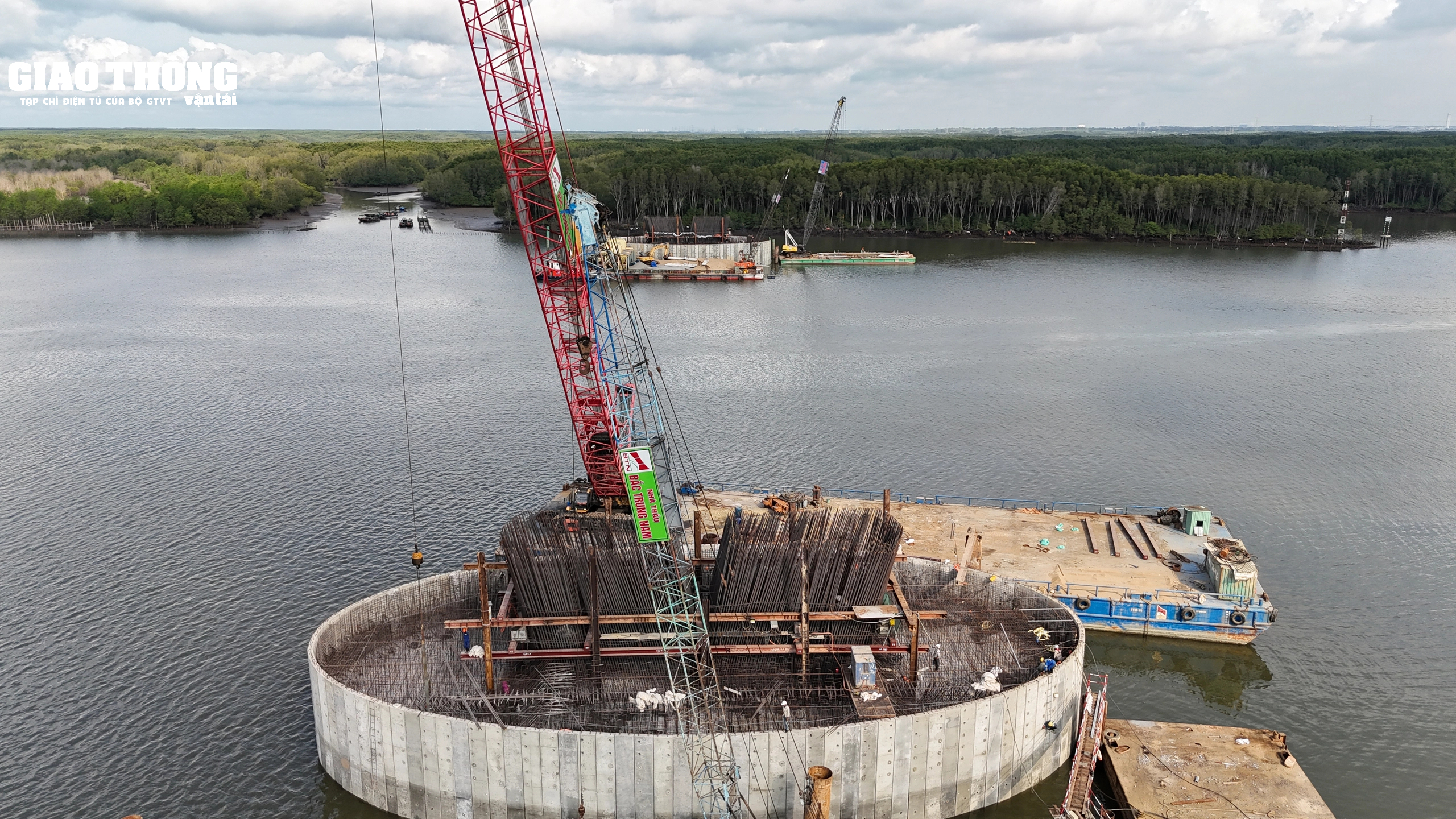 Lắp nhịp dầm đầu tiên tại dự án cầu Phước An- Ảnh 8.