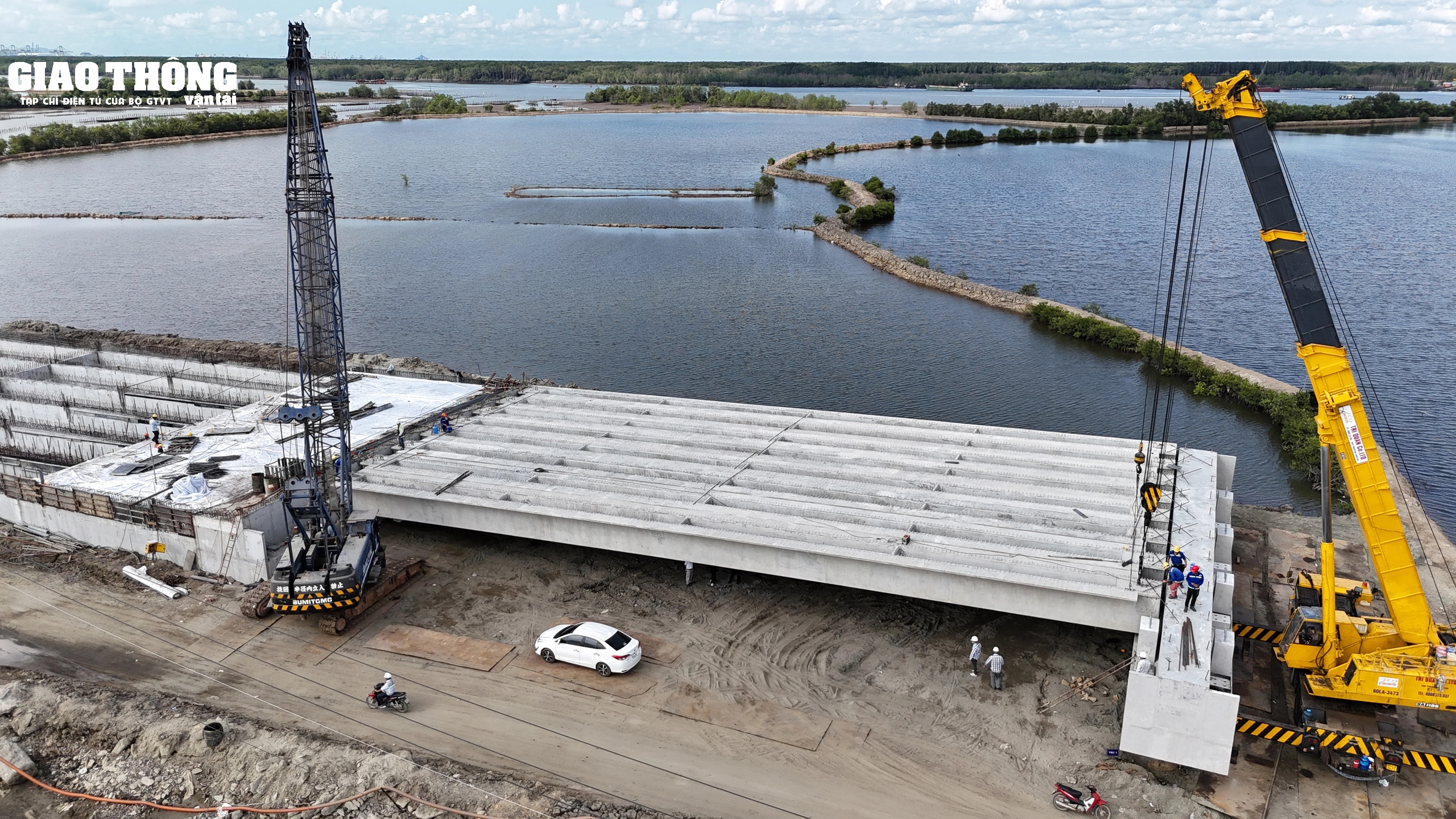 Lắp nhịp dầm đầu tiên tại dự án cầu Phước An- Ảnh 2.