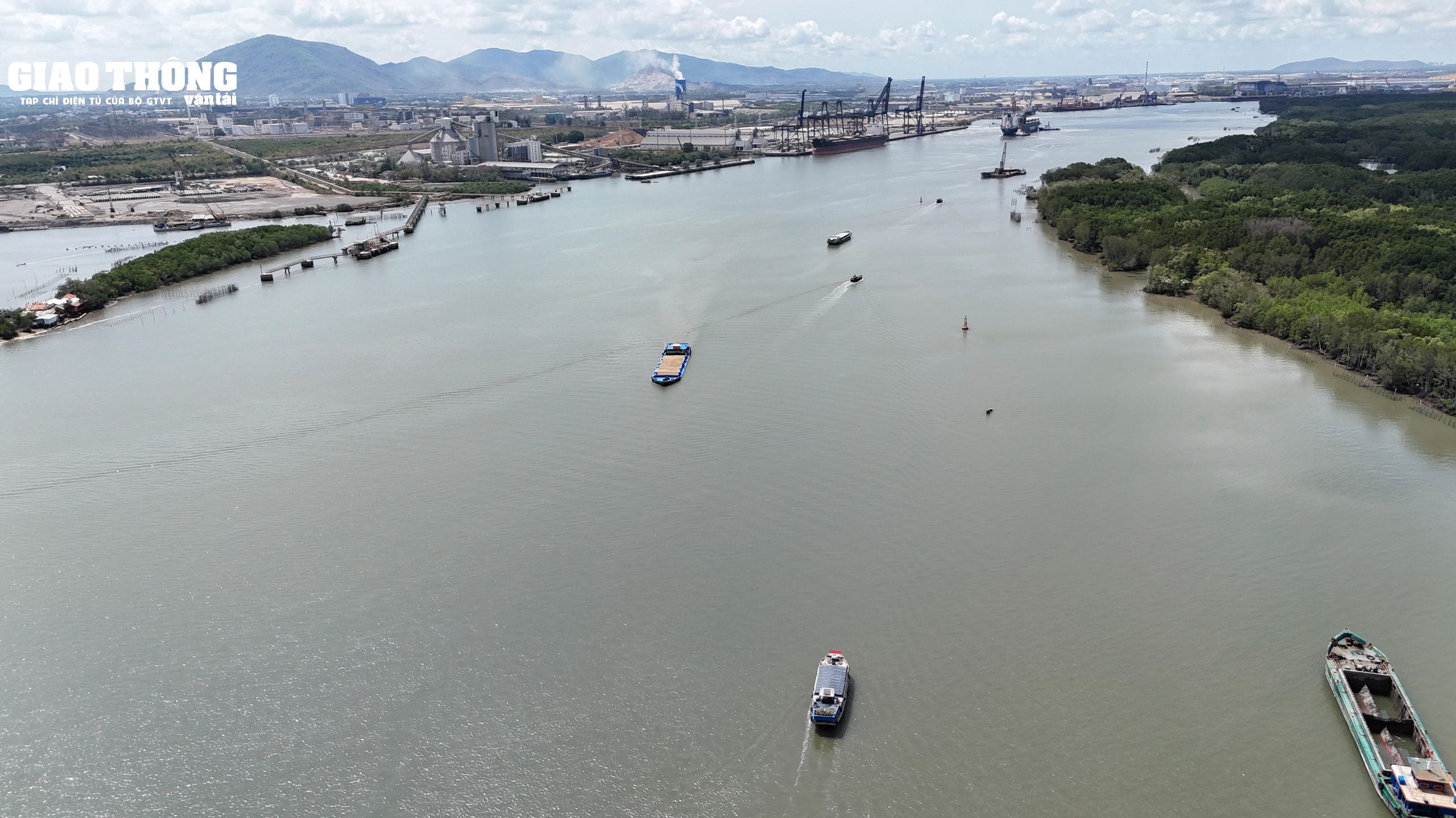 Lắp nhịp dầm đầu tiên tại dự án cầu Phước An- Ảnh 6.