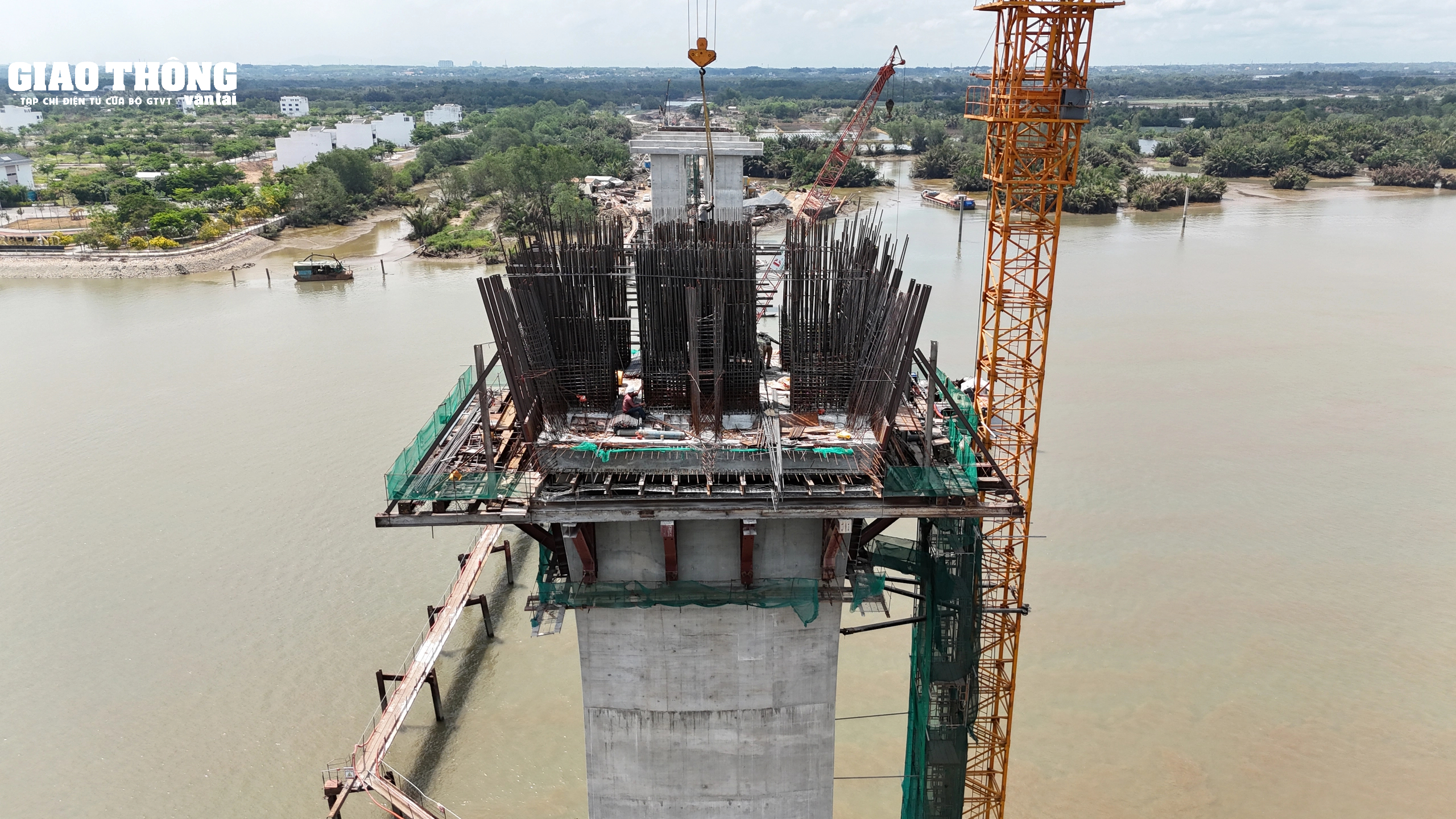 Cận cảnh cầu Tân Vạn - Nhơn Trạch thi công xuyên lễ- Ảnh 3.