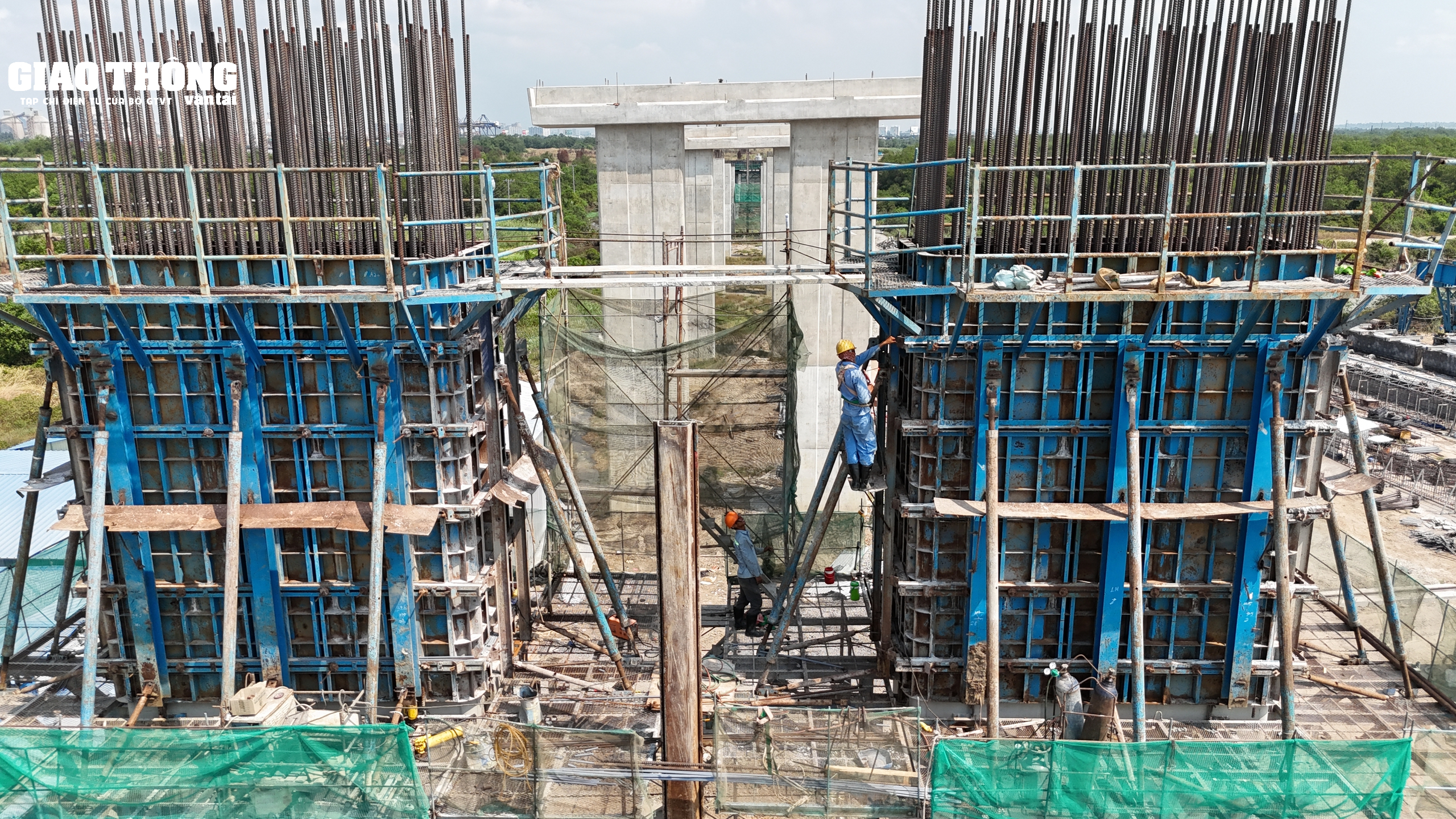 Cận cảnh cầu Tân Vạn - Nhơn Trạch thi công xuyên lễ- Ảnh 5.