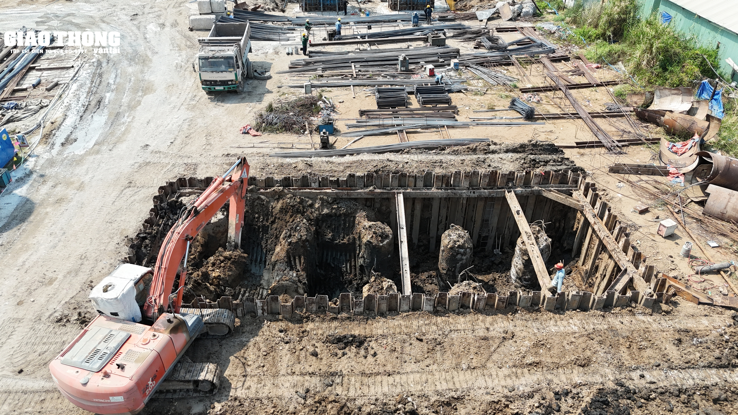 Cận cảnh cầu Tân Vạn - Nhơn Trạch thi công xuyên lễ- Ảnh 1.