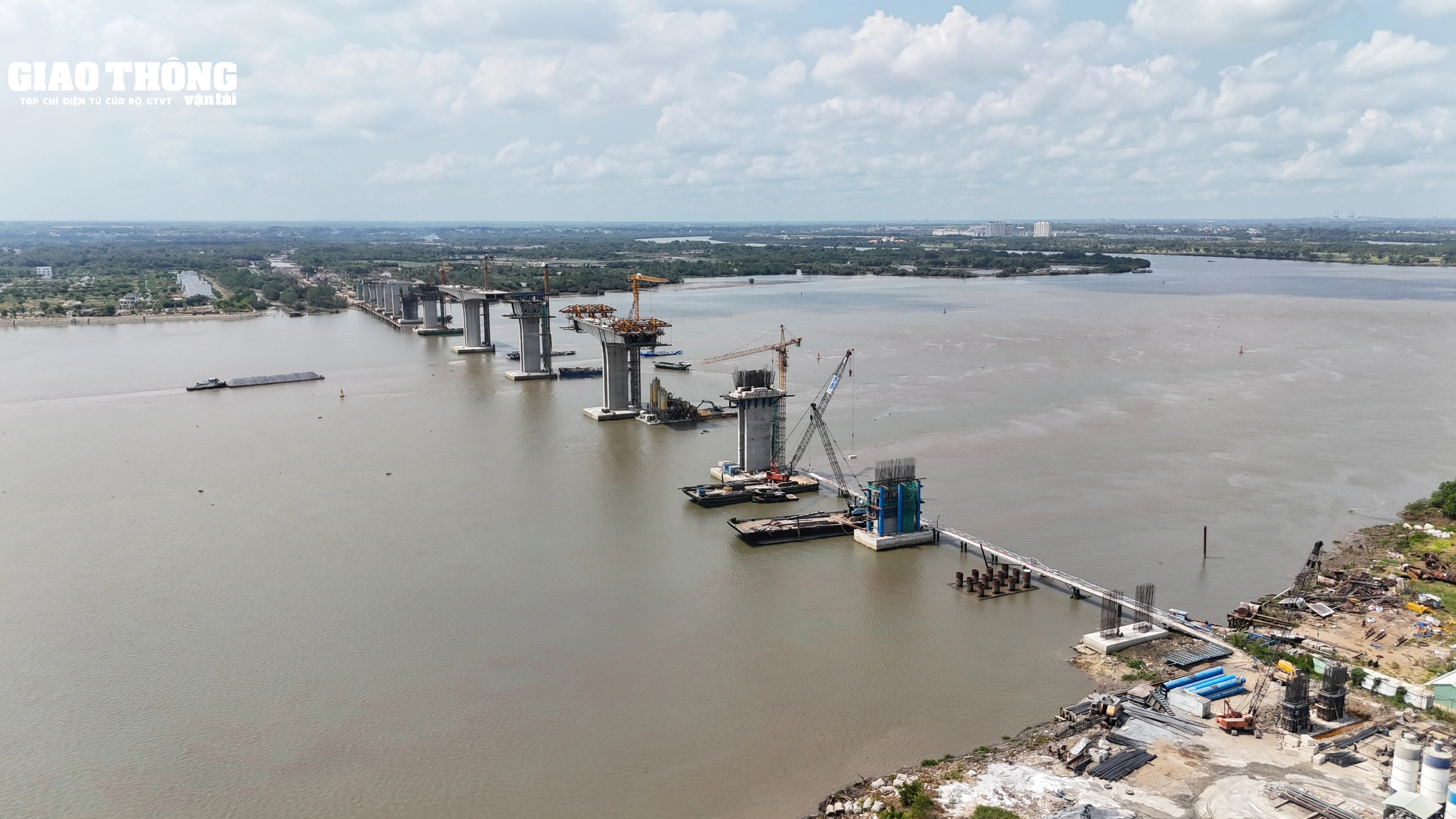 Cận cảnh cầu Tân Vạn - Nhơn Trạch thi công xuyên lễ- Ảnh 7.