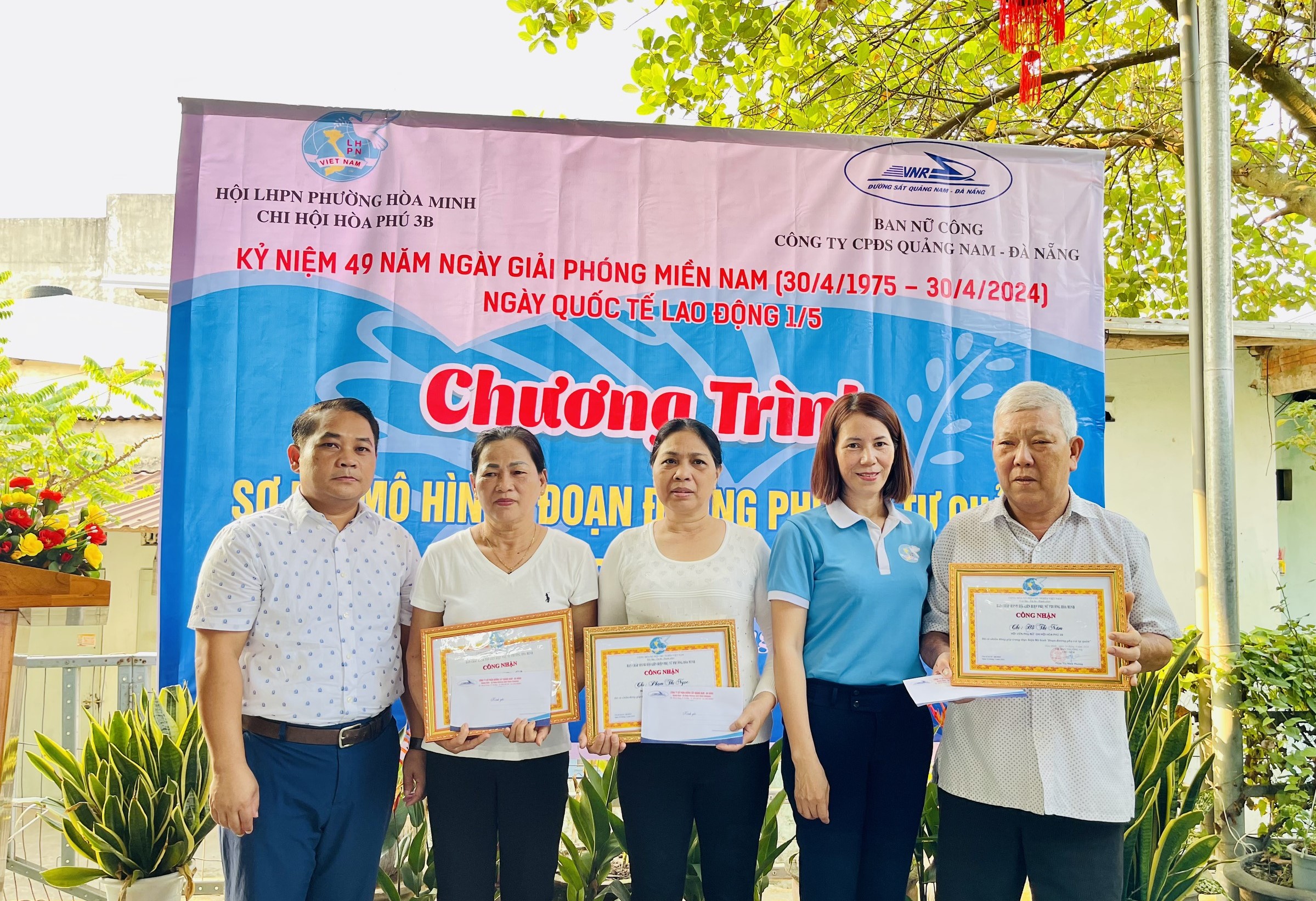 Phụ nữ Đà Nẵng chung sức bảo vệ môi trường, an toàn hành lang đường sắt- Ảnh 6.