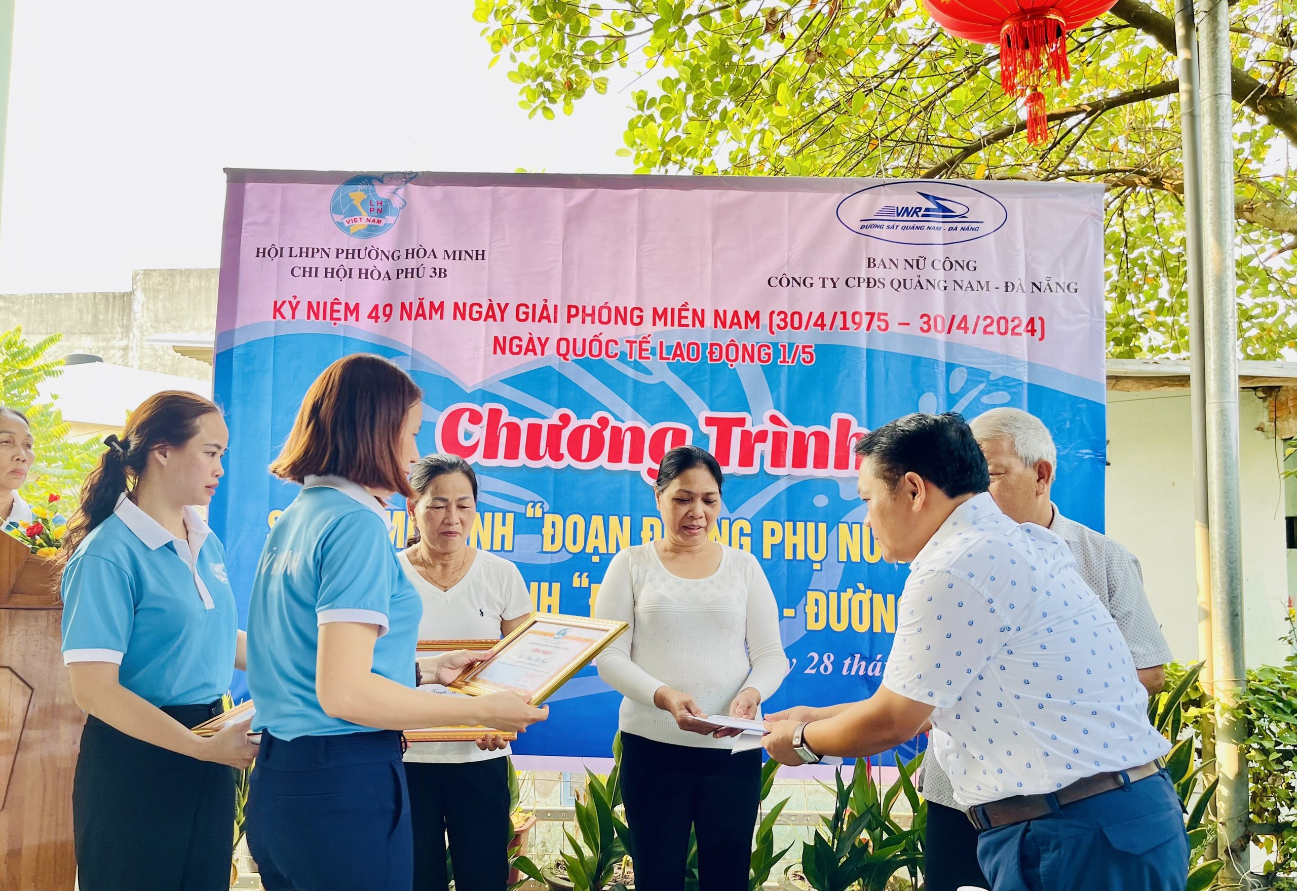 Phụ nữ Đà Nẵng chung sức bảo vệ môi trường, an toàn hành lang đường sắt- Ảnh 7.