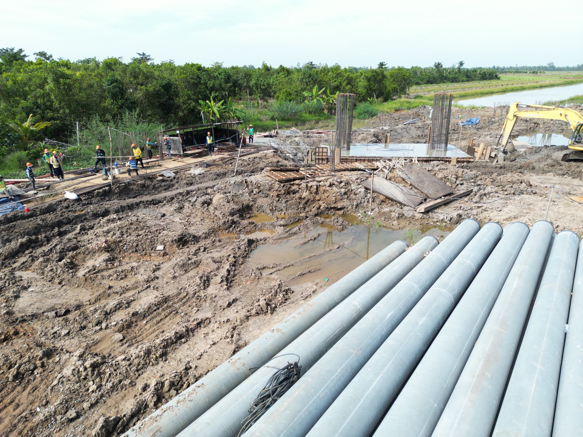 Đủ cát, dự án cao tốc Cao Lãnh - An Hữu bắt đầu tăng tốc- Ảnh 2. Đủ cát, dự án cao tốc Cao Lãnh - An Hữu bắt đầu tăng tốc- Ảnh 2.