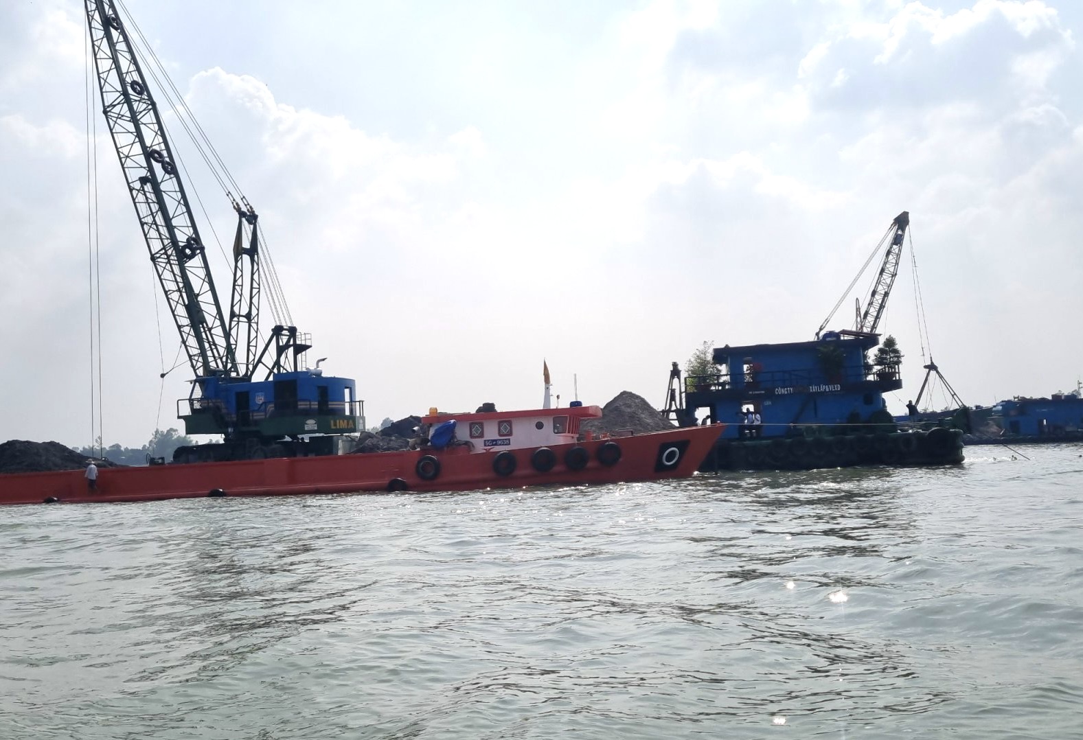 Đủ cát, dự án cao tốc Cao Lãnh - An Hữu bắt đầu tăng tốc- Ảnh 3. Đủ cát, dự án cao tốc Cao Lãnh - An Hữu bắt đầu tăng tốc- Ảnh 3.