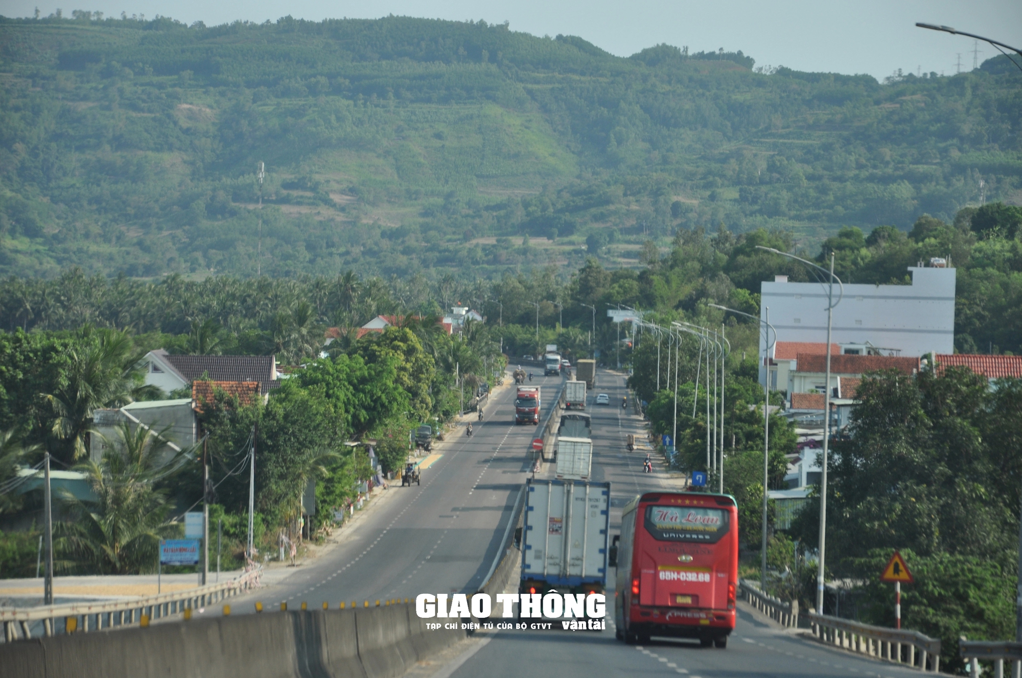 Cử tri, nhân dân tỉnh Phú Yên vui mừng khi các tuyến quốc lộ ngày càng an toàn, chất lượng- Ảnh 4. Cử tri, nhân dân tỉnh Phú Yên vui mừng khi các tuyến quốc lộ ngày càng an toàn, chất lượng- Ảnh 4.