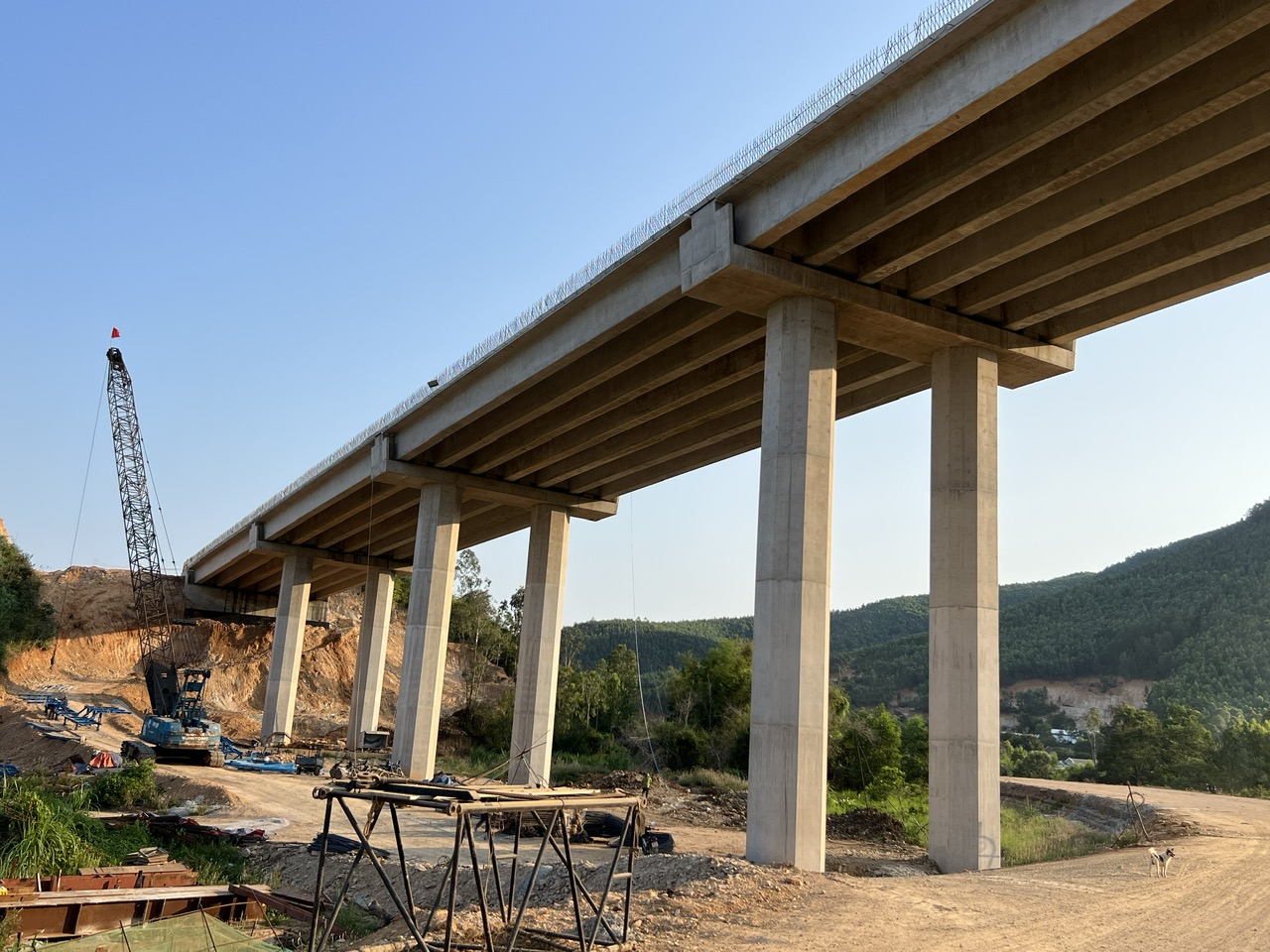 Tổng công ty Thăng Long vượt lên khó khăn để đưa dự án cao tốc Chí Thạnh - Vân Phong về đích sớm- Ảnh 1.