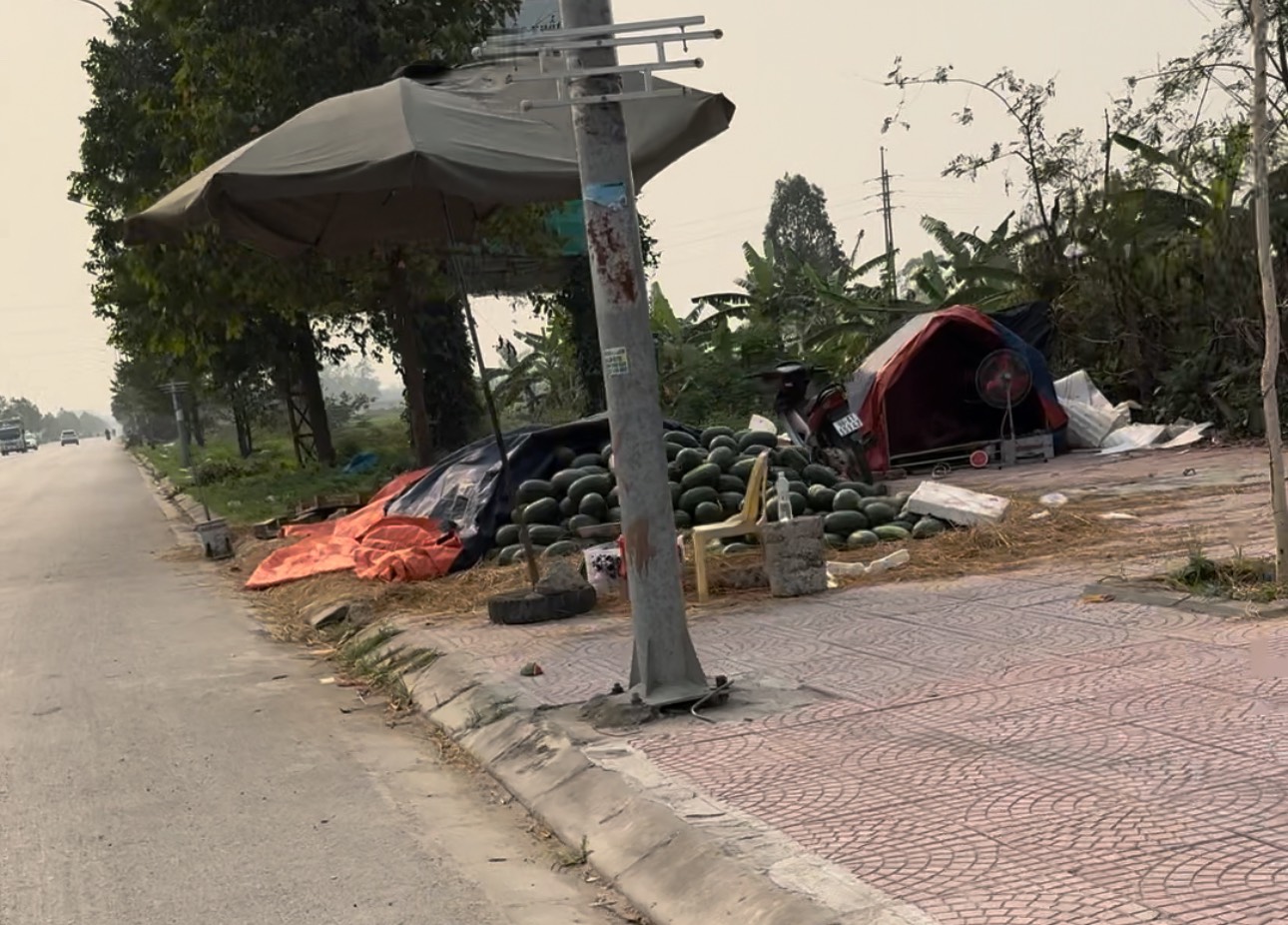 Bắc Ninh: Họp chợ dưới đường, kinh doanh trên hè phố Bắc Ninh: Họp chợ dưới đường, kinh doanh trên hè phố