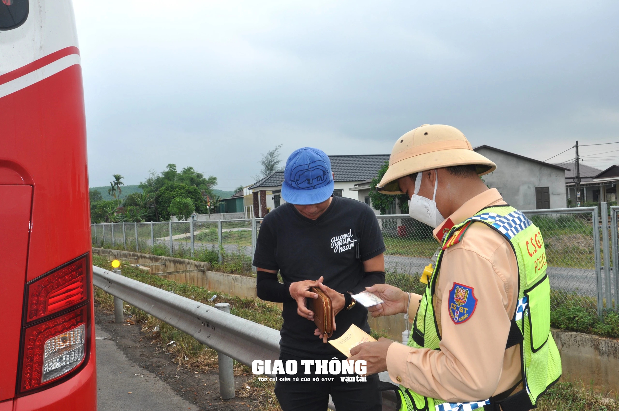 Nhìn lại kết quả phân luồng giao thông tuyến Cam Lộ - La Sơn - Bài 3: Lưu thông thông thoáng, TNGT giảm mạnh- Ảnh 5.
