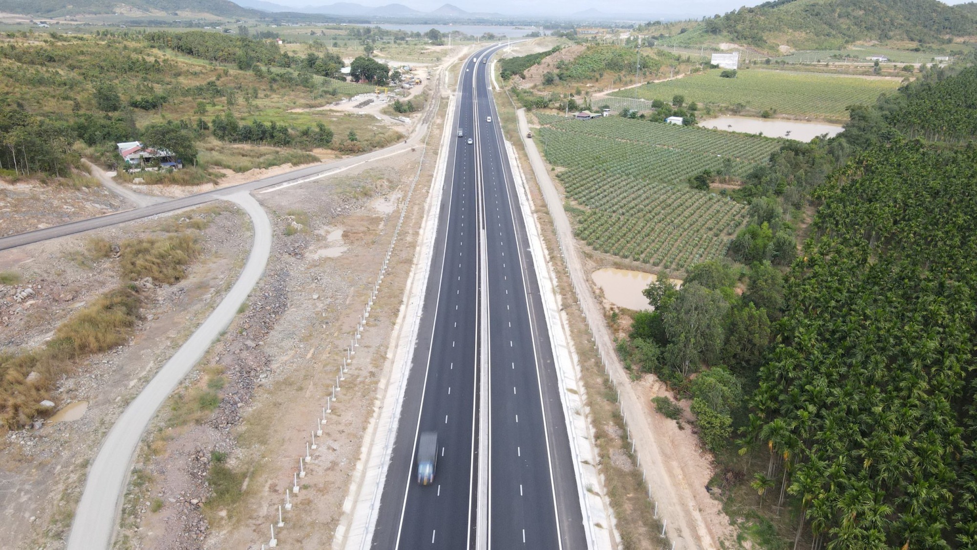 Hoàn trả các đường dân sinh trên cao tốc Phan Thiết - Dầu Giây- Ảnh 2.