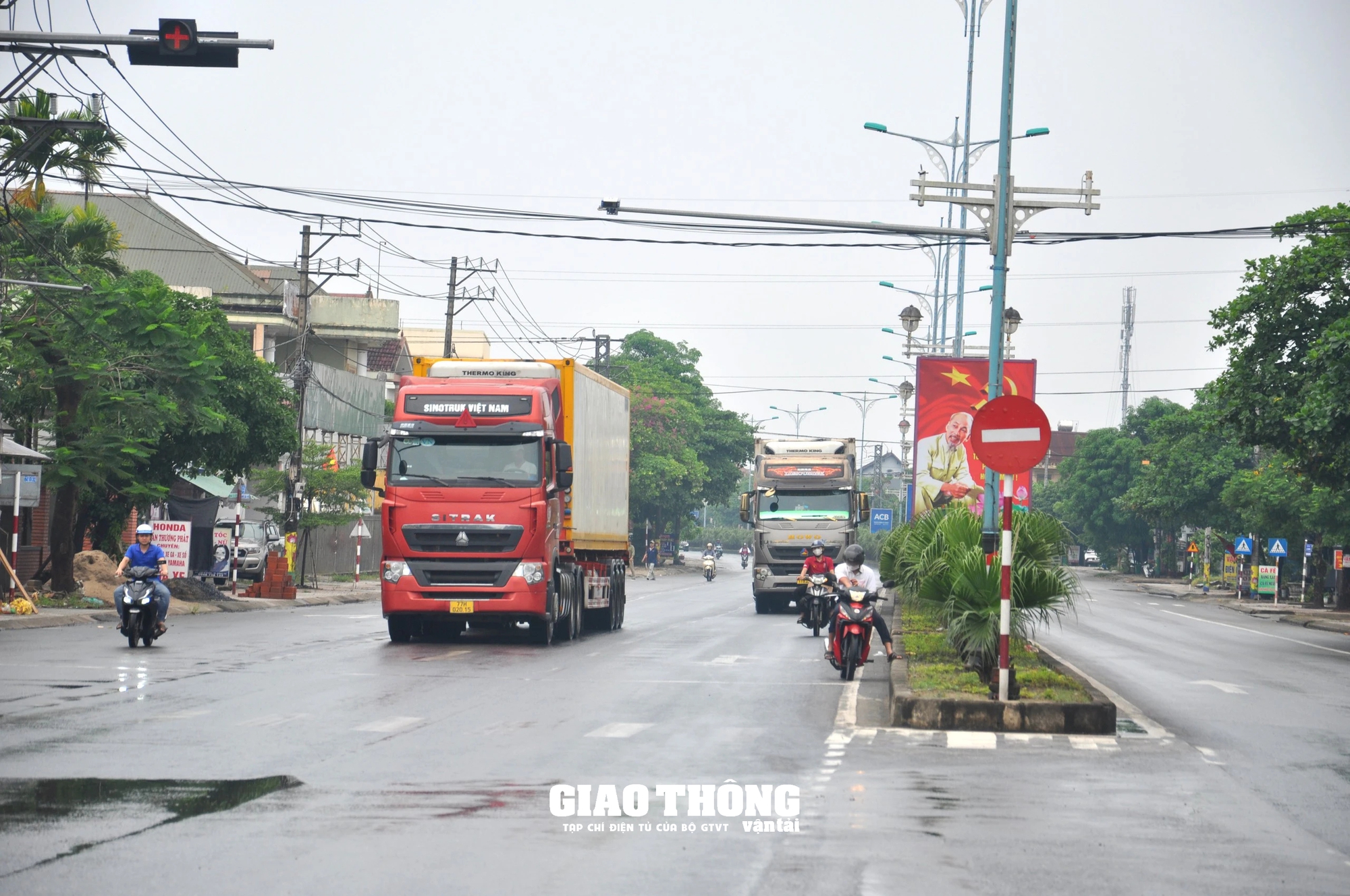 Nhìn lại 1 tháng phân luồng cao tốc Cam Lộ- La Sơn- Bài 2: Không có chuyện QL1 qua Quảng Trị tăng TNGT- Ảnh 6. Nhìn lại 1 tháng phân luồng cao tốc Cam Lộ- La Sơn- Bài 2: Không có chuyện QL1 qua Quảng Trị tăng TNGT- Ảnh 6.