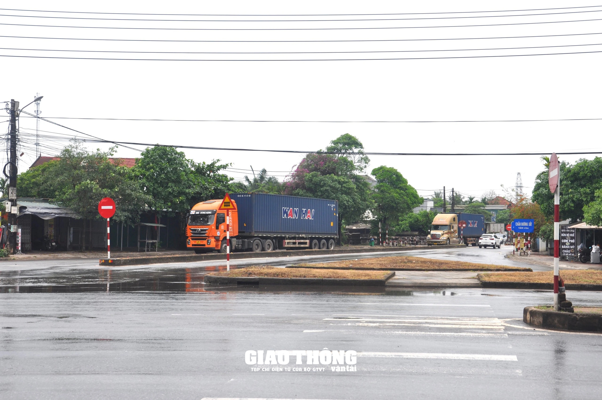 Nhìn lại 1 tháng phân luồng cao tốc Cam Lộ- La Sơn- Bài 2: Không có chuyện QL1 qua Quảng Trị tăng TNGT- Ảnh 5. Nhìn lại 1 tháng phân luồng cao tốc Cam Lộ- La Sơn- Bài 2: Không có chuyện QL1 qua Quảng Trị tăng TNGT- Ảnh 5.