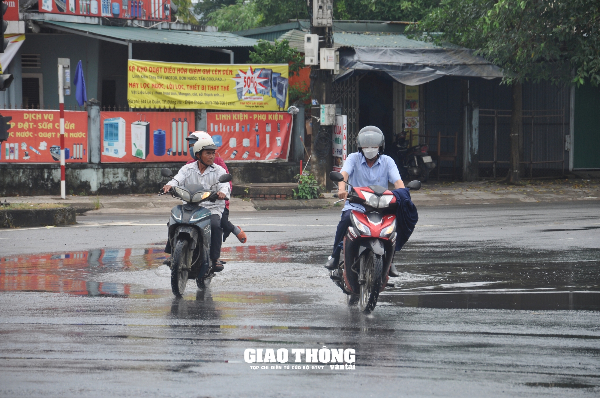 Nhìn lại 1 tháng phân luồng cao tốc Cam Lộ- La Sơn- Bài 2: Không có chuyện QL1 qua Quảng Trị tăng TNGT- Ảnh 9. Nhìn lại 1 tháng phân luồng cao tốc Cam Lộ- La Sơn- Bài 2: Không có chuyện QL1 qua Quảng Trị tăng TNGT- Ảnh 9.