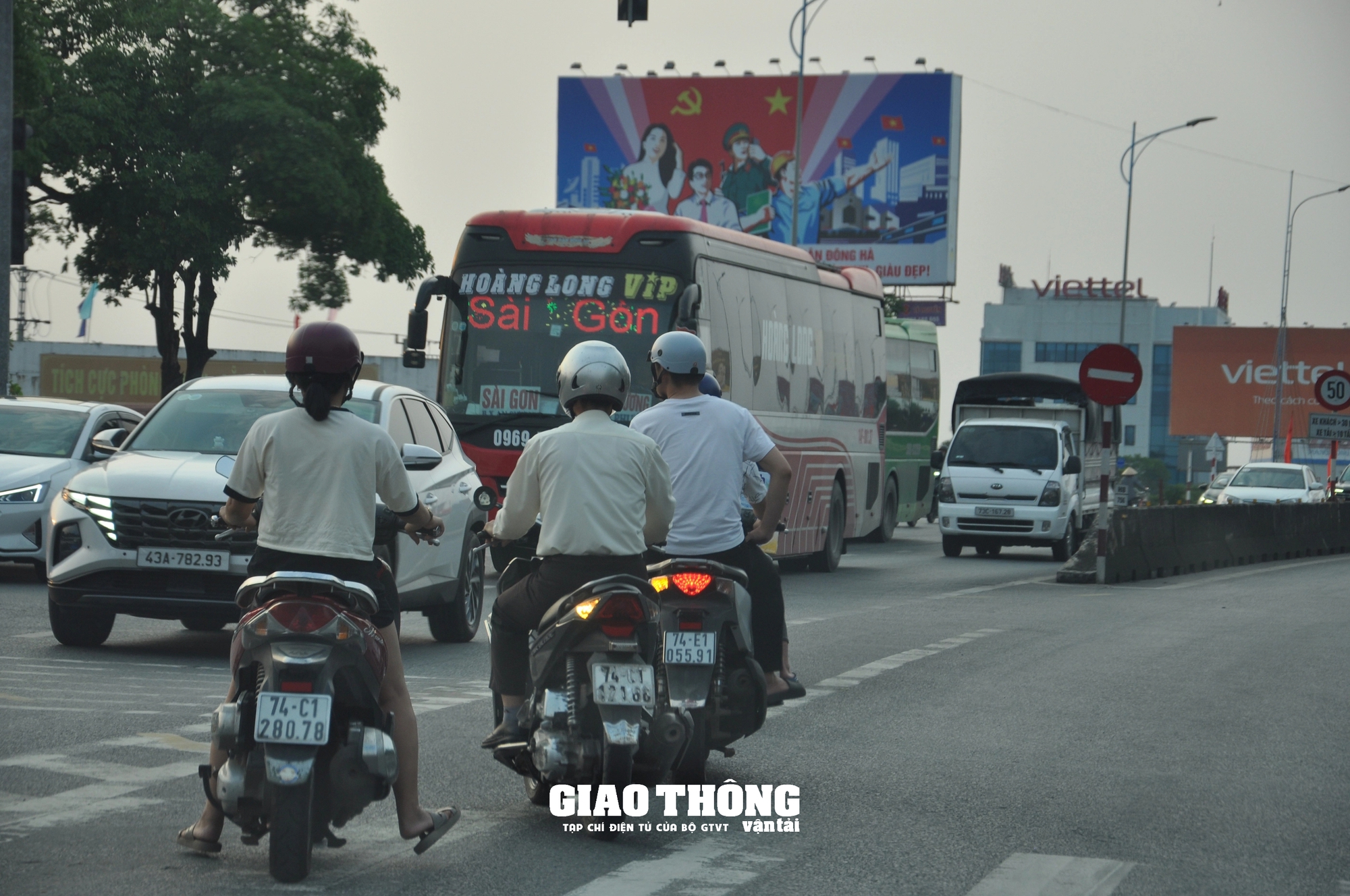 Nhìn lại 1 tháng phân luồng cao tốc Cam Lộ- La Sơn- Bài 2: Không có chuyện QL1 qua Quảng Trị tăng TNGT- Ảnh 12. Nhìn lại 1 tháng phân luồng cao tốc Cam Lộ- La Sơn- Bài 2: Không có chuyện QL1 qua Quảng Trị tăng TNGT- Ảnh 12.