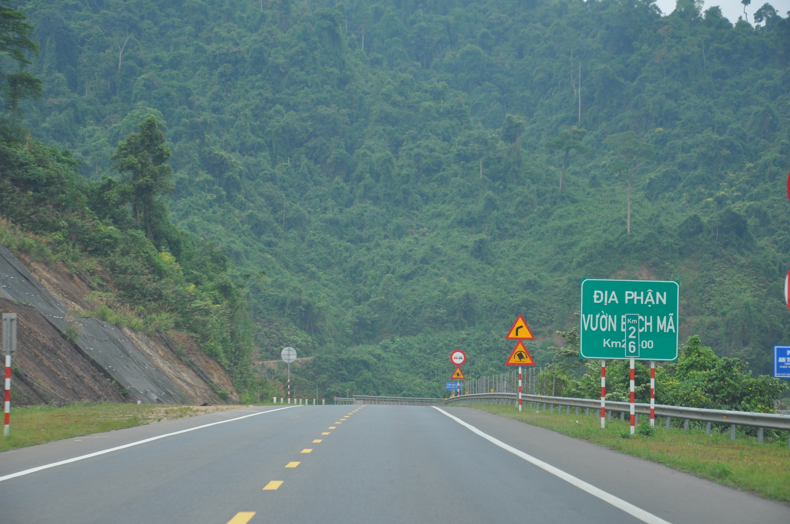 Nhìn lại 1 tháng phân luồng cao tốc Cam Lộ - La Sơn - Bài 1: Cơ sở nào phân luồng, san tải sang QL1?- Ảnh 4.