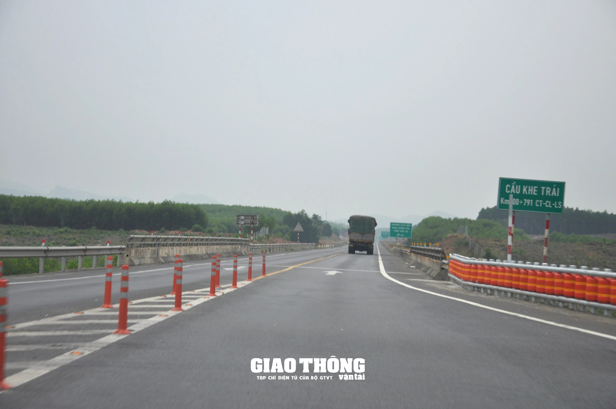 Nhìn lại 1 tháng phân luồng cao tốc Cam Lộ - La Sơn - Bài 1: Cơ sở nào phân luồng, san tải sang QL1?- Ảnh 1.