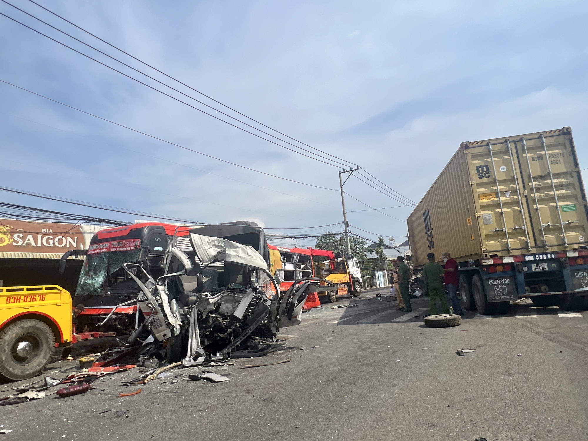 Hiện trường vụ tai nạn liên hoàn trên đường tỉnh nối Bình Phước và Bình Dương- Ảnh 1.
