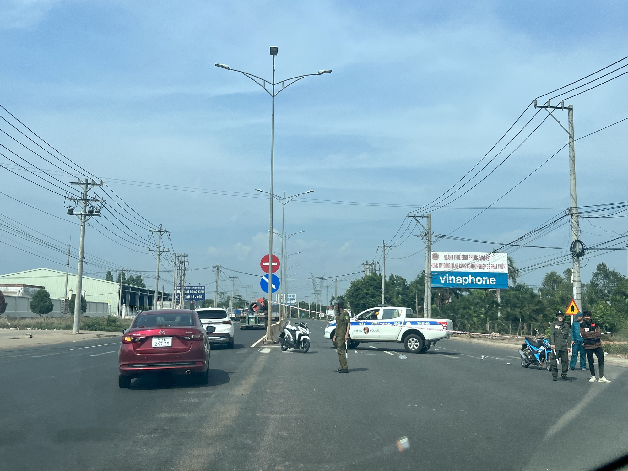 Hiện trường vụ tai nạn liên hoàn trên đường tỉnh nối Bình Phước và Bình Dương- Ảnh 4.