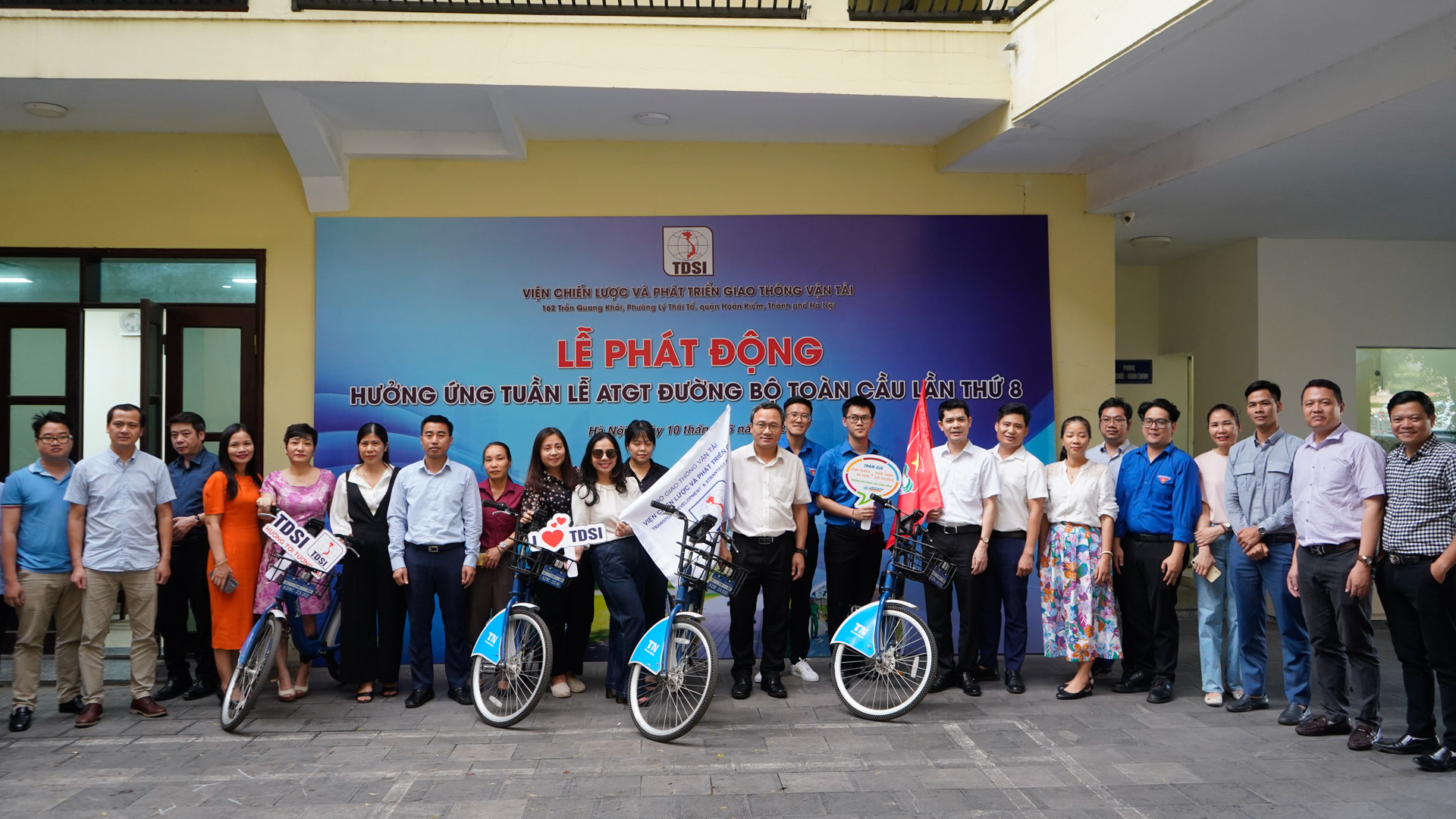 Đổi mới tư duy, xây dựng giao thông Xanh - Sạch - An toàn- Ảnh 6. Đổi mới tư duy, xây dựng giao thông Xanh - Sạch - An toàn- Ảnh 6.