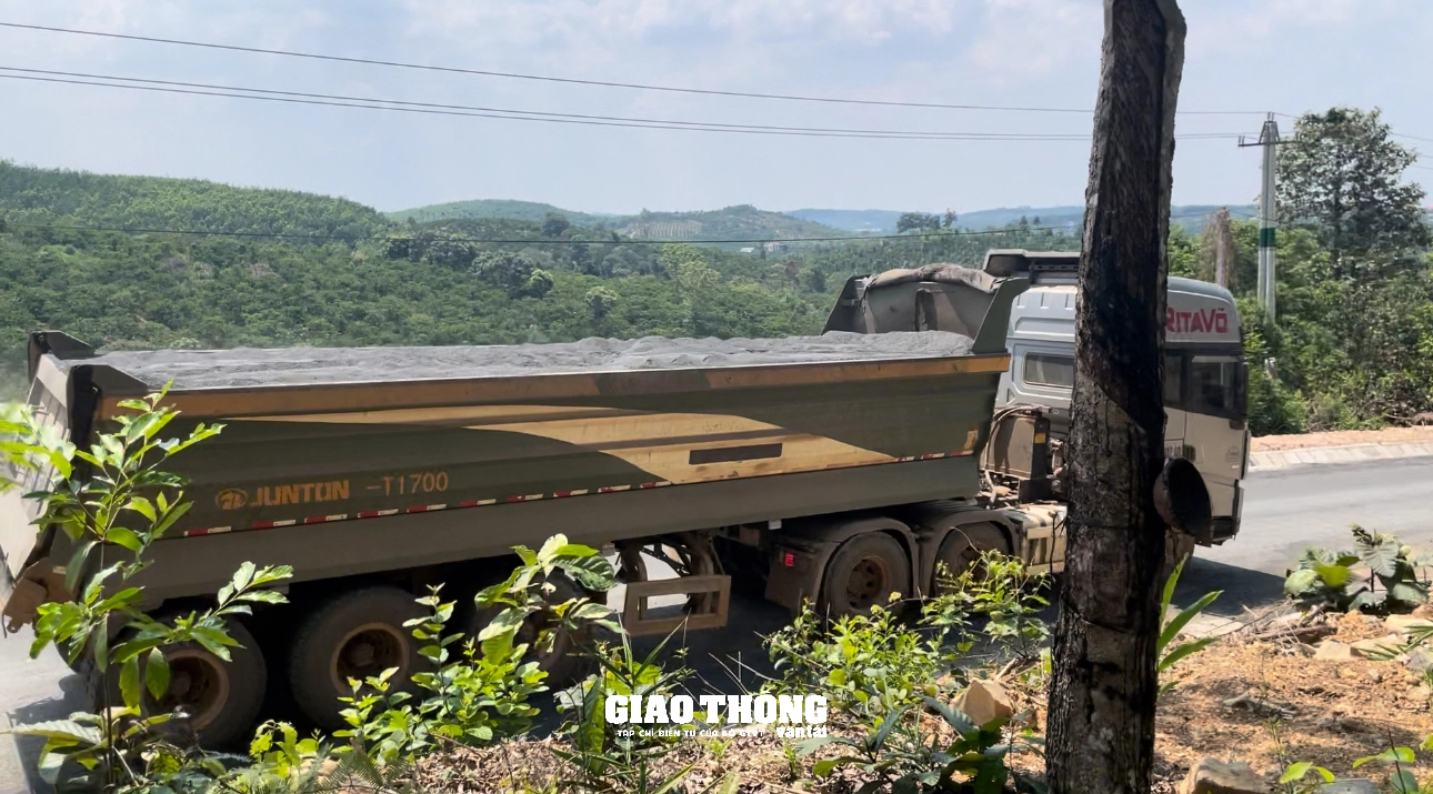 Xe chở đá né trạm cân, có dấu hiệu quá tải, quá khổ chạy rầm rập ở Đắk Nông- Ảnh 4.