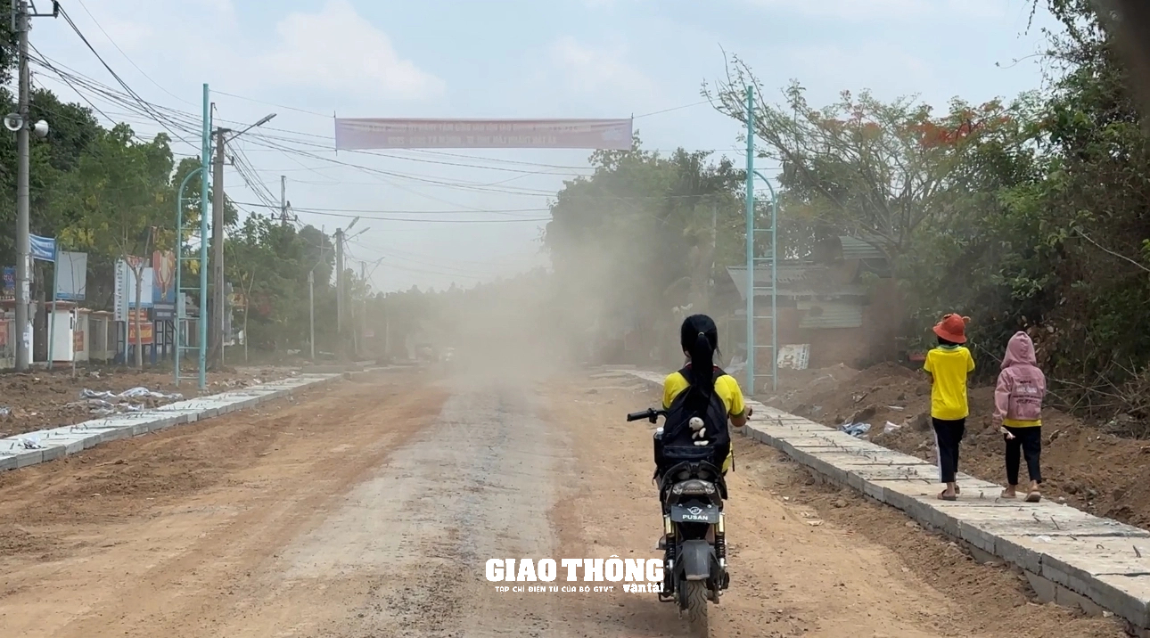 Xe chở đá né trạm cân, có dấu hiệu quá tải, quá khổ chạy rầm rập ở Đắk Nông- Ảnh 5.