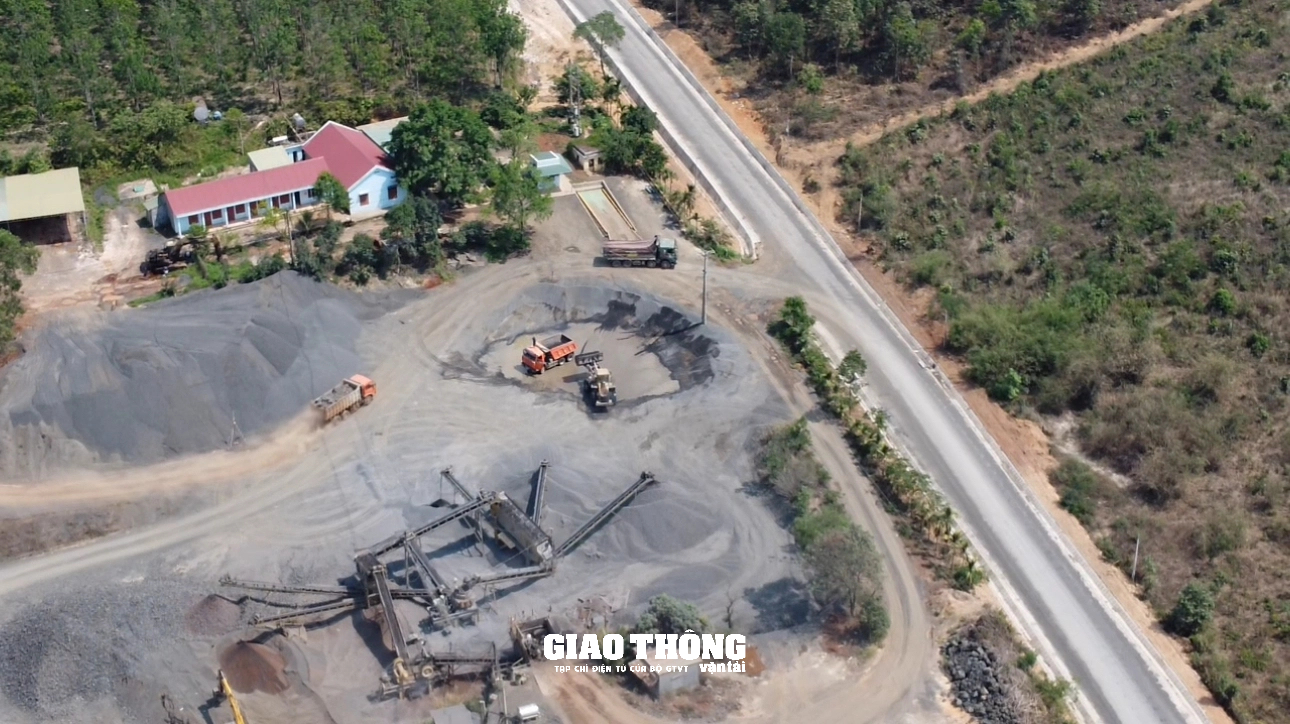 Xe chở đá né trạm cân, có dấu hiệu quá tải, quá khổ chạy rầm rập ở Đắk Nông- Ảnh 7.