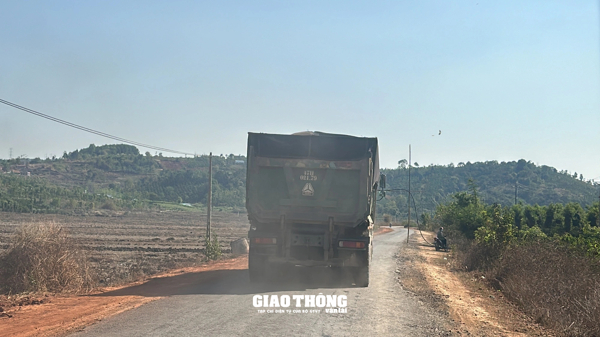Xe chở đá né trạm cân, có dấu hiệu quá tải, quá khổ chạy rầm rập ở Đắk Nông- Ảnh 9.