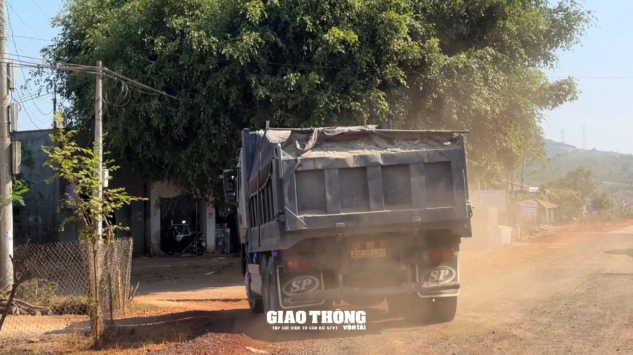 Xe chở đá né trạm cân, có dấu hiệu quá tải, quá khổ chạy rầm rập ở Đắk Nông- Ảnh 10.