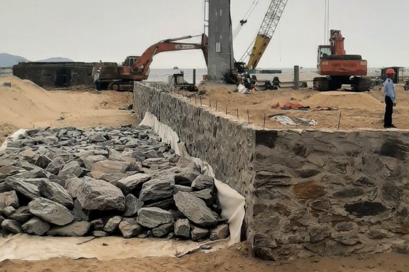 Đà Nẵng: Cầu đường sắt Nam Ô bị xâm phạm, uy hiếp an toàn chạy tàu- Ảnh 2. Đà Nẵng: Cầu đường sắt Nam Ô bị xâm phạm, uy hiếp an toàn chạy tàu- Ảnh 2.