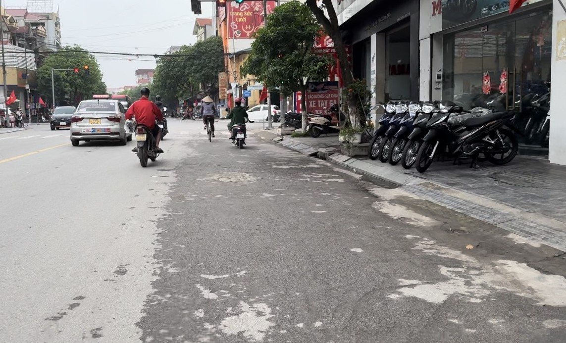 Vi phạm TTATGT vẫn diễn ra tại huyện Yên Phong, Bắc Ninh- Ảnh 3.