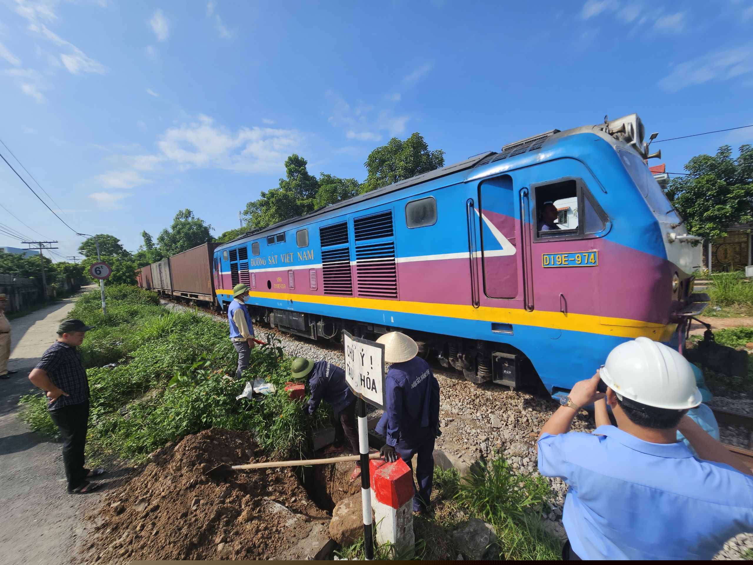 Cận cảnh rào đóng 4 lối đi tự mở qua đường sắt tại Quảng Bình- Ảnh 9.