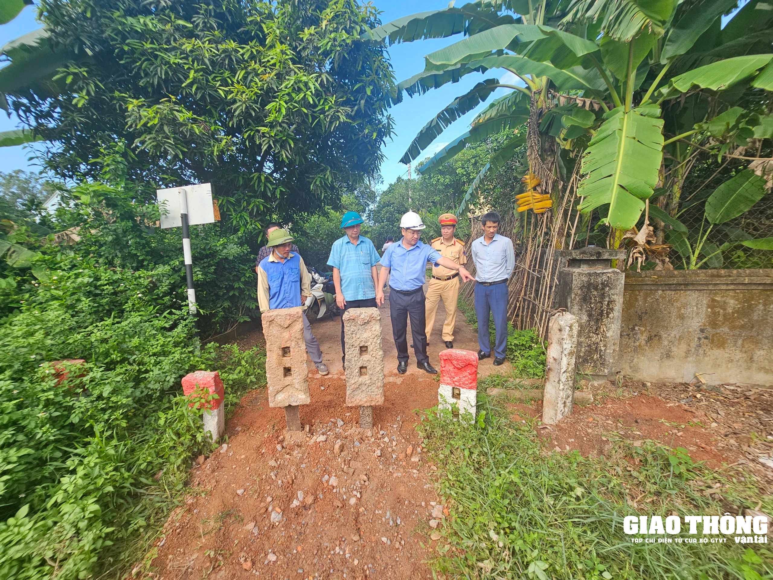 Cận cảnh rào đóng 4 lối đi tự mở qua đường sắt tại Quảng Bình- Ảnh 3.