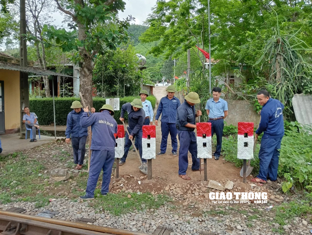 Cận cảnh rào đóng 4 lối đi tự mở qua đường sắt tại Quảng Bình- Ảnh 5.